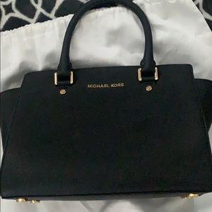 MICHAEL KORS SELMA SAFFIANO LEATHER MEDIUM PURSE